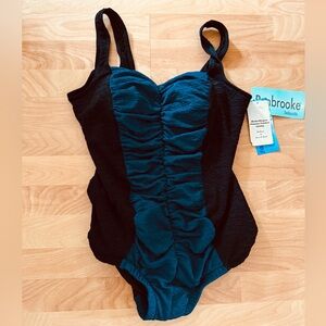 NWT penbrooke woman’s Krinkle one piece swimsuit Black/Teal size 16